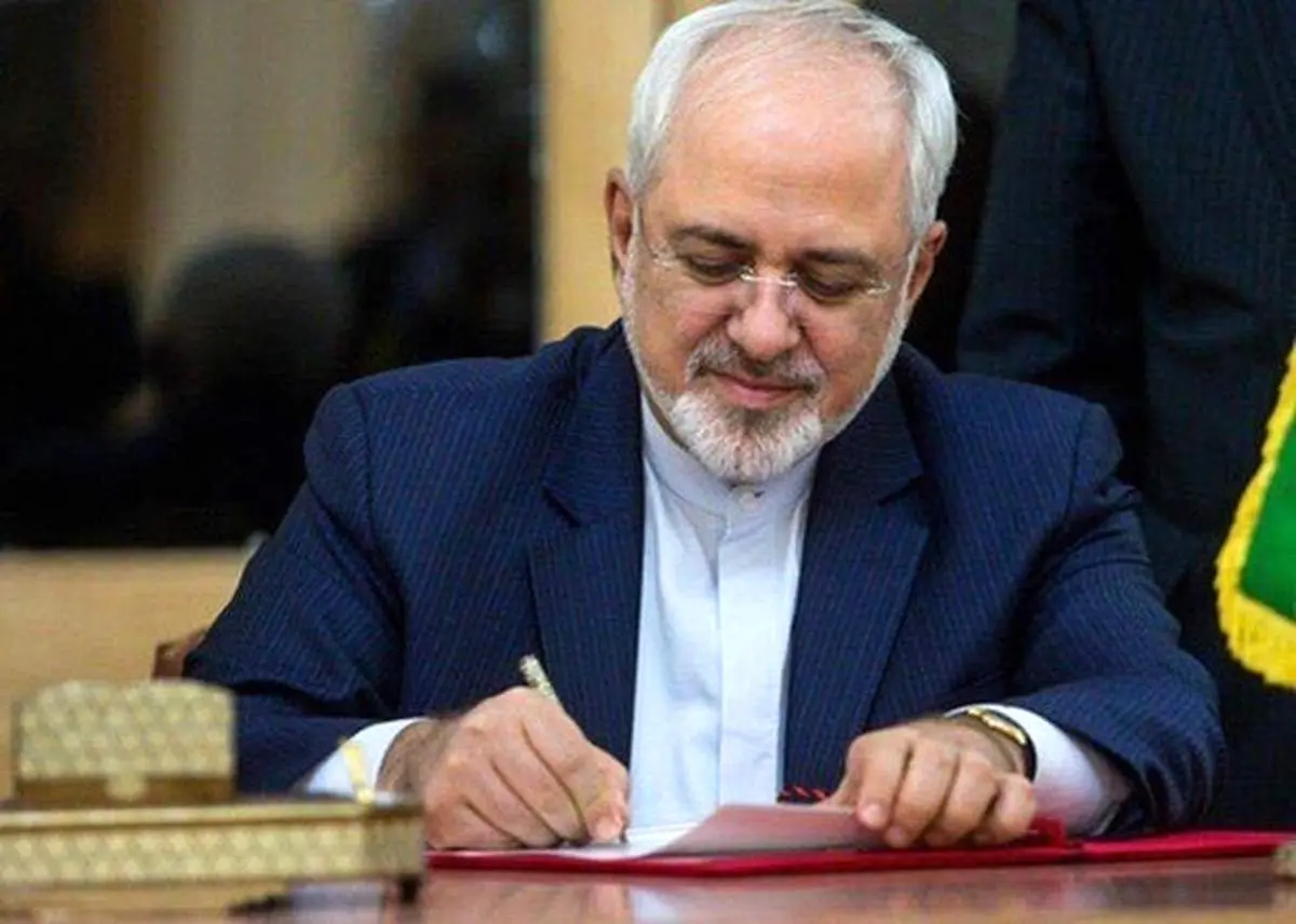 ظریف: ترامپ مایه نگرانی کل جامعه جهانی است + عکس