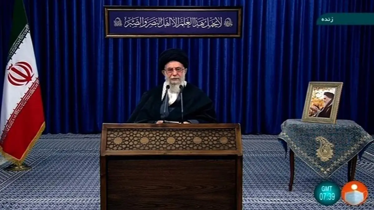 ترجمه کتیبه نصب شده در حسینیه امام خمینی (ره) در سخنرانی تلویزیونی رهبر انقلاب