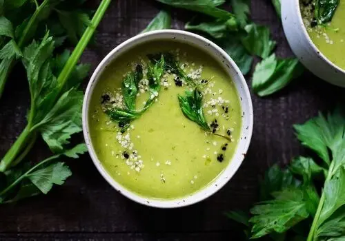 طرز تهیه  سوپ کرفس مقوی مخصوص روز‌های زمستانی
