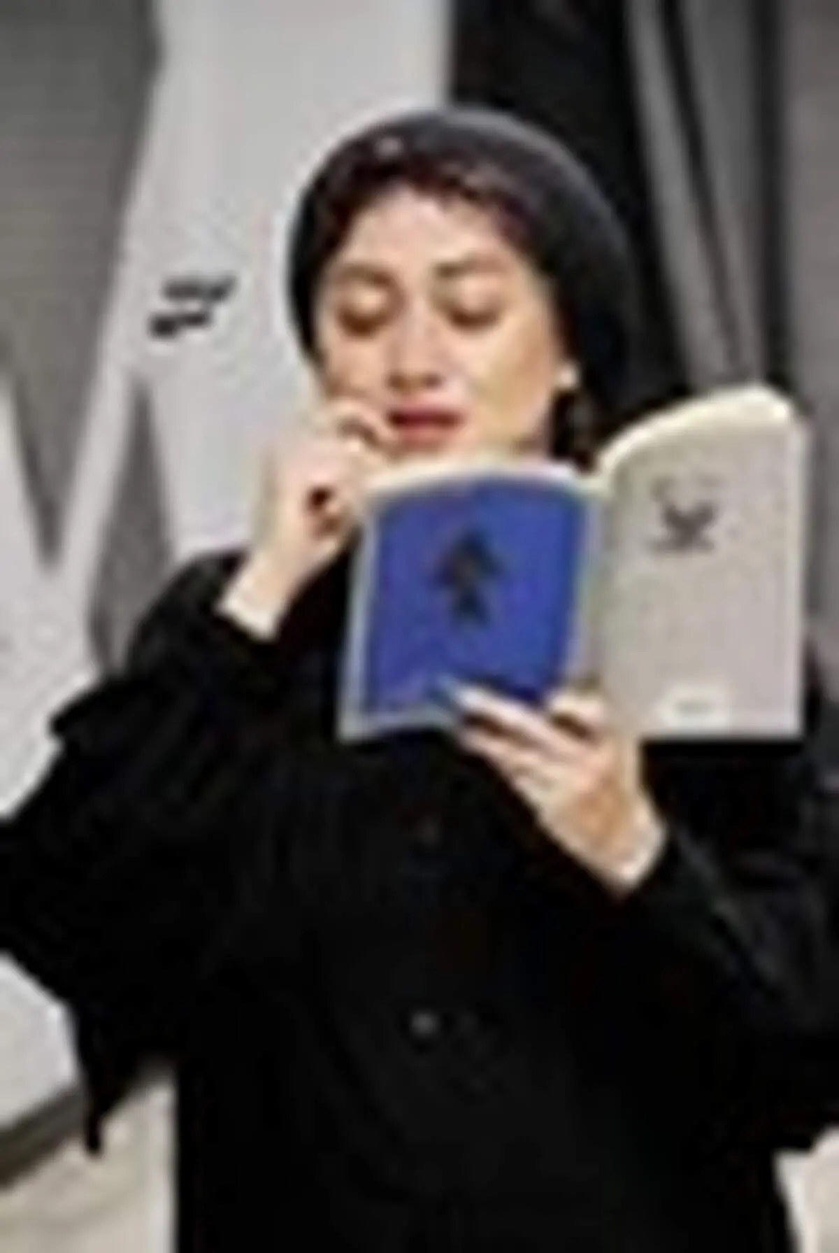«کلاغ‌ها می‌میرند» برای رقابت در سی‌ونهمین جشنواره‌ی تئاتر فجر آماده شد