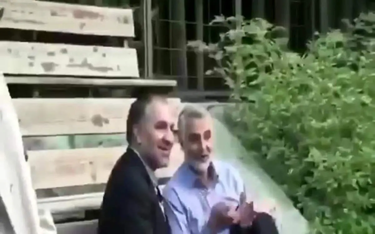 فیلم کمتر دیده شده از حاج قاسم در حال تماشای بازی فوتبال