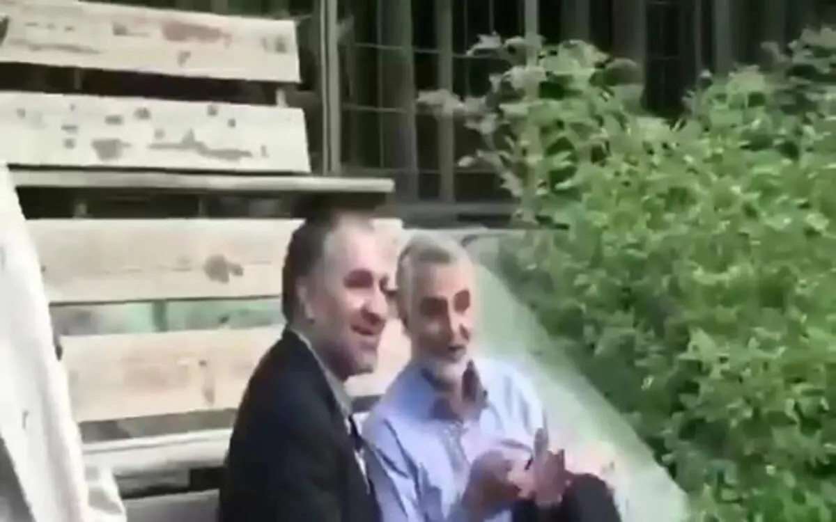 فیلم کمتر دیده شده از حاج قاسم در حال تماشای بازی فوتبال