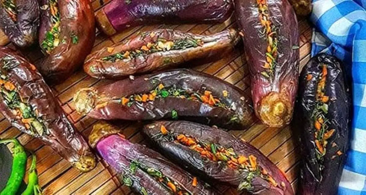 طرز تهیه ترشی بادمجان شکم پر