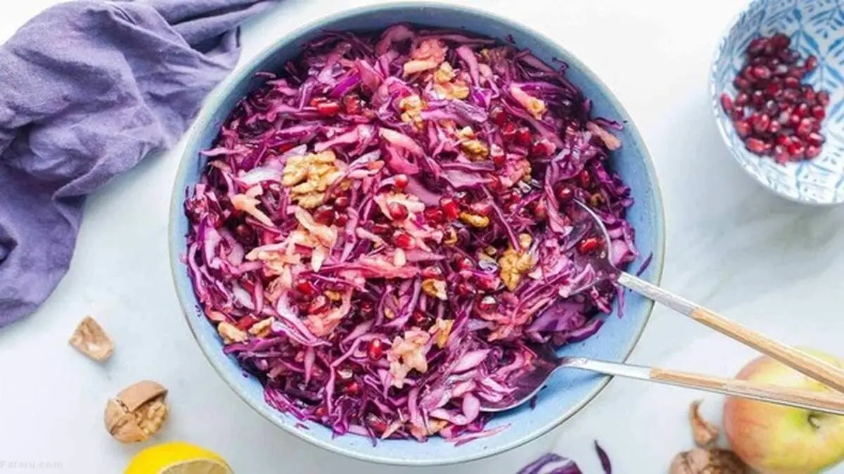 طرز تهیه سالاد کلم و انار