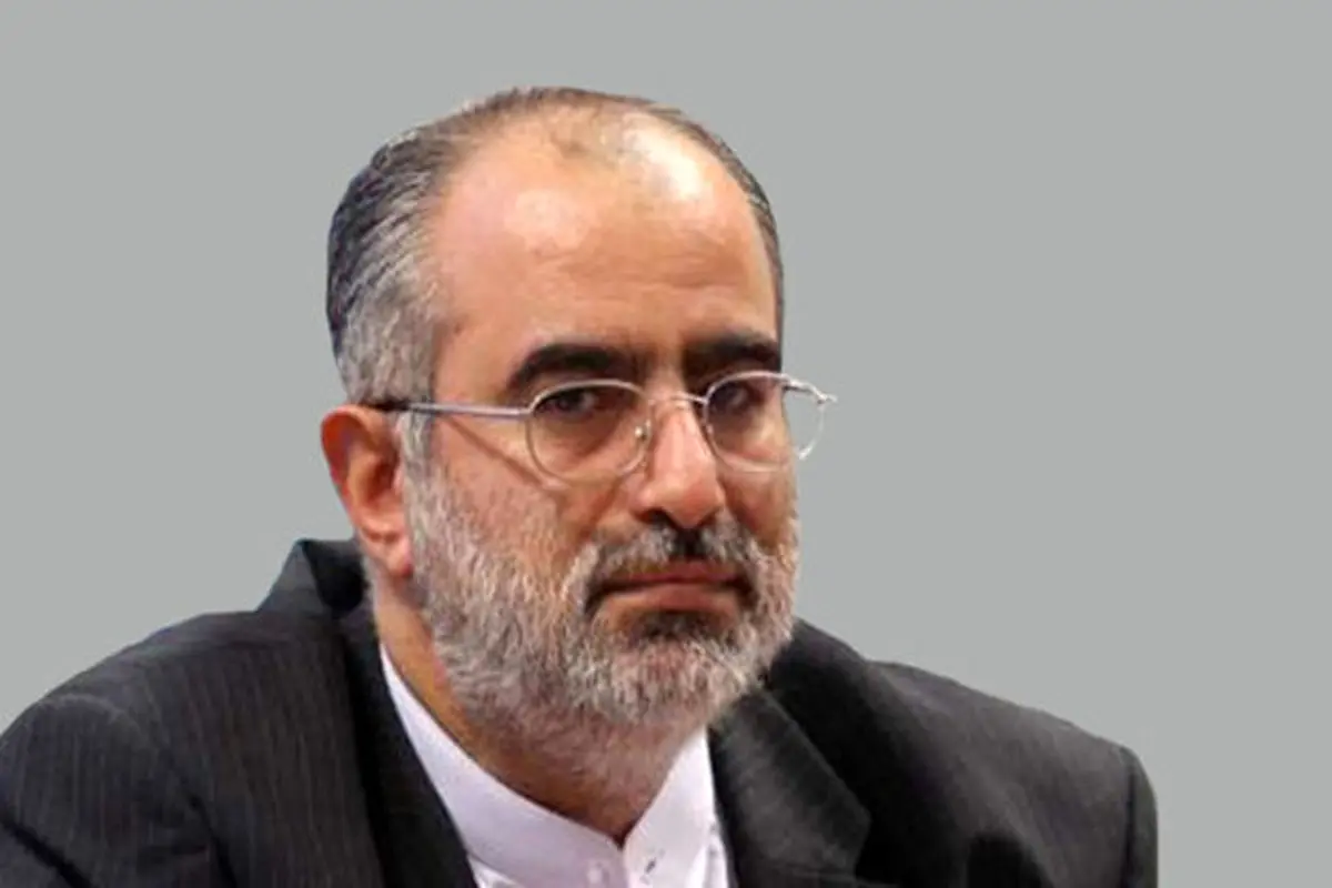 حسام الدین آشنا به حمله کنندگان به ظریف؛ در عزای ترامپ گریبان می‌درید