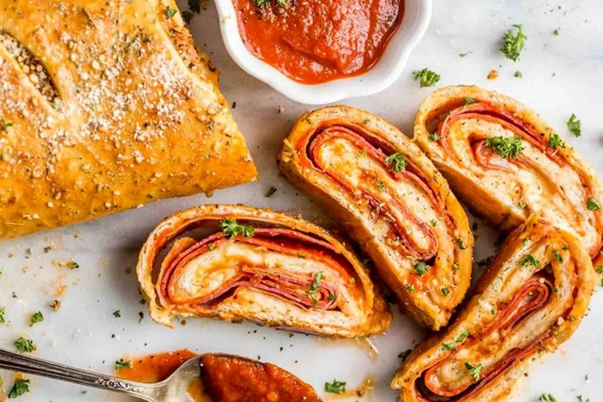 طرز تهیه پیتزا استرومبولی + فیلم