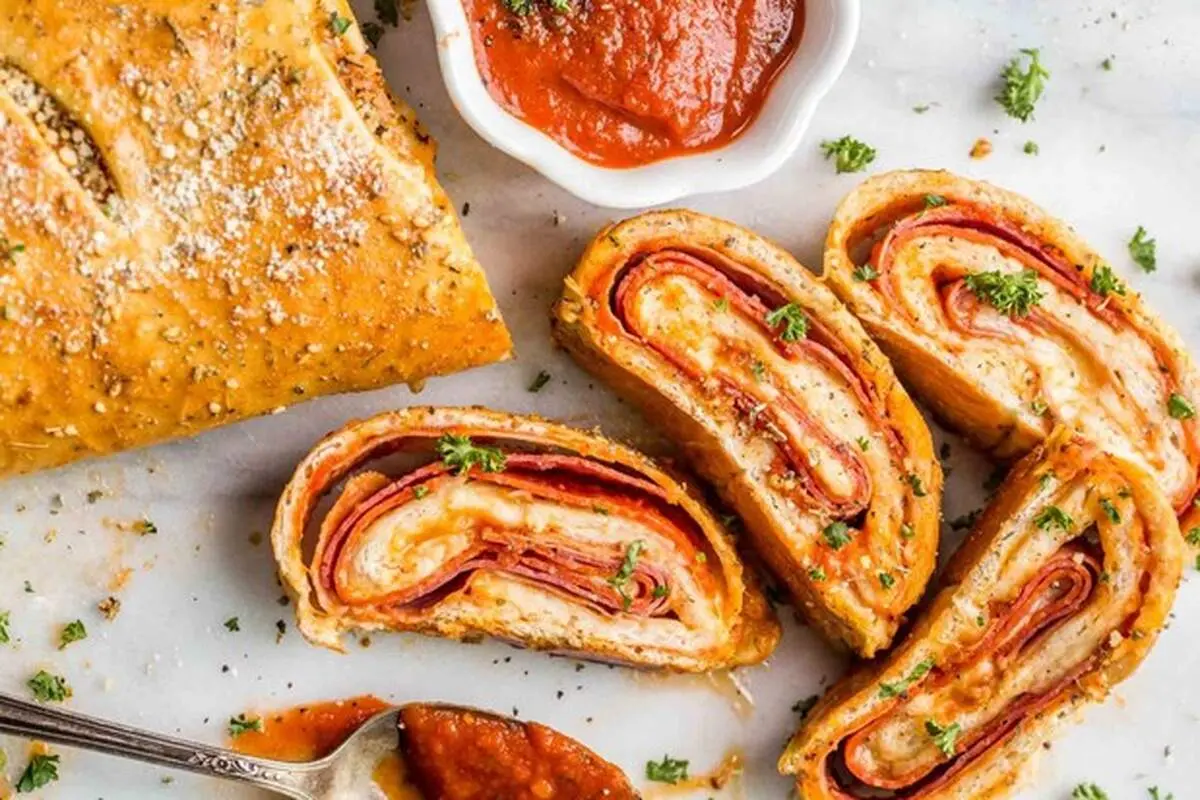 طرز تهیه پیتزا استرومبولی + فیلم