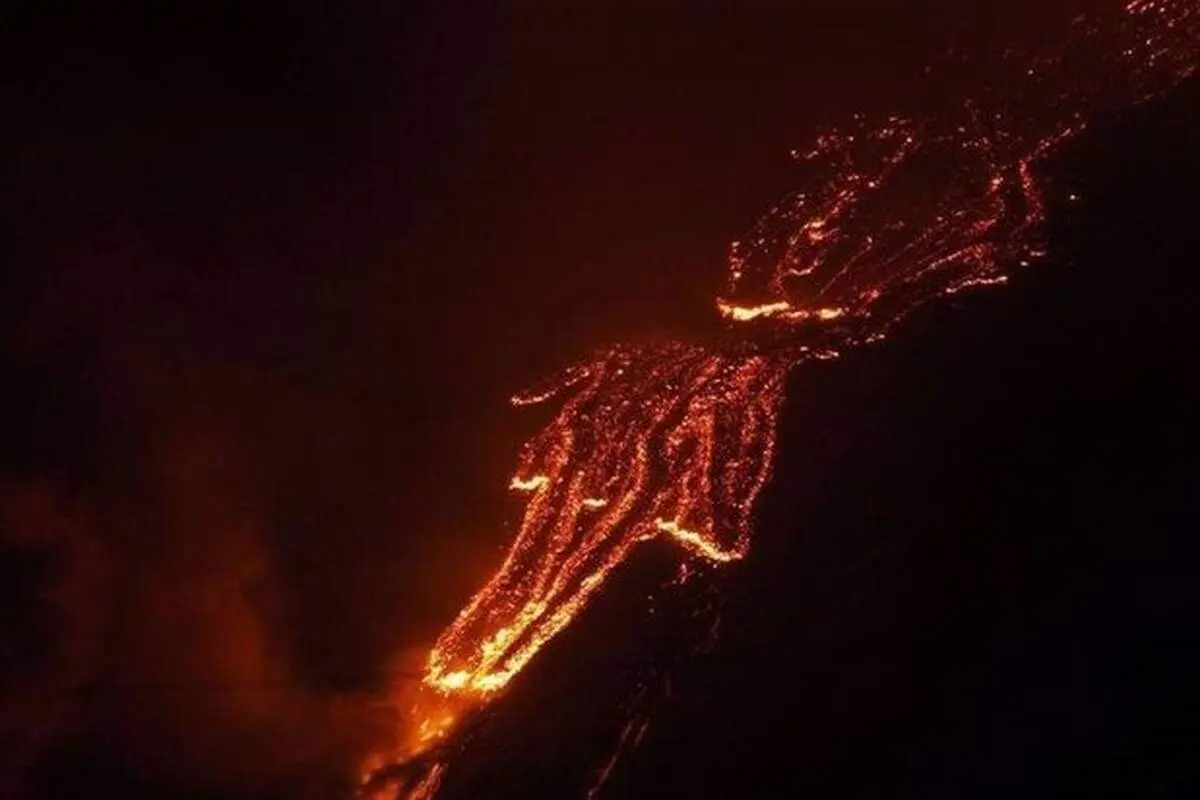 فوران شبانه آتشفشان آتنا