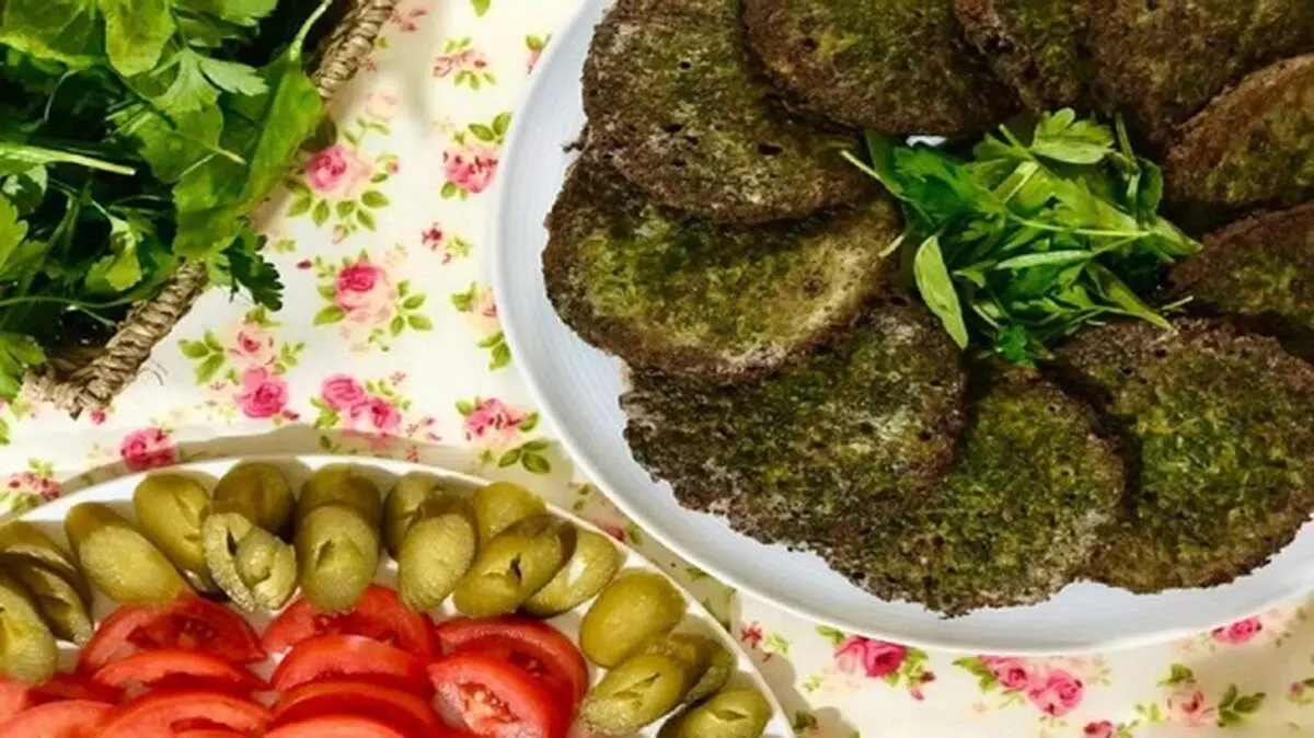طرز تهیه کوکو تره تبریزی با زرشک و گردو