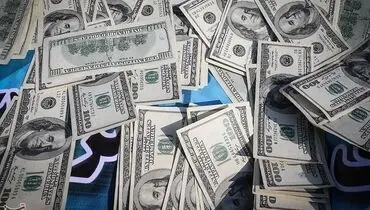 کشف ۱۶۵۰۰ دلار از زیر زین یک موتورسیکلت!