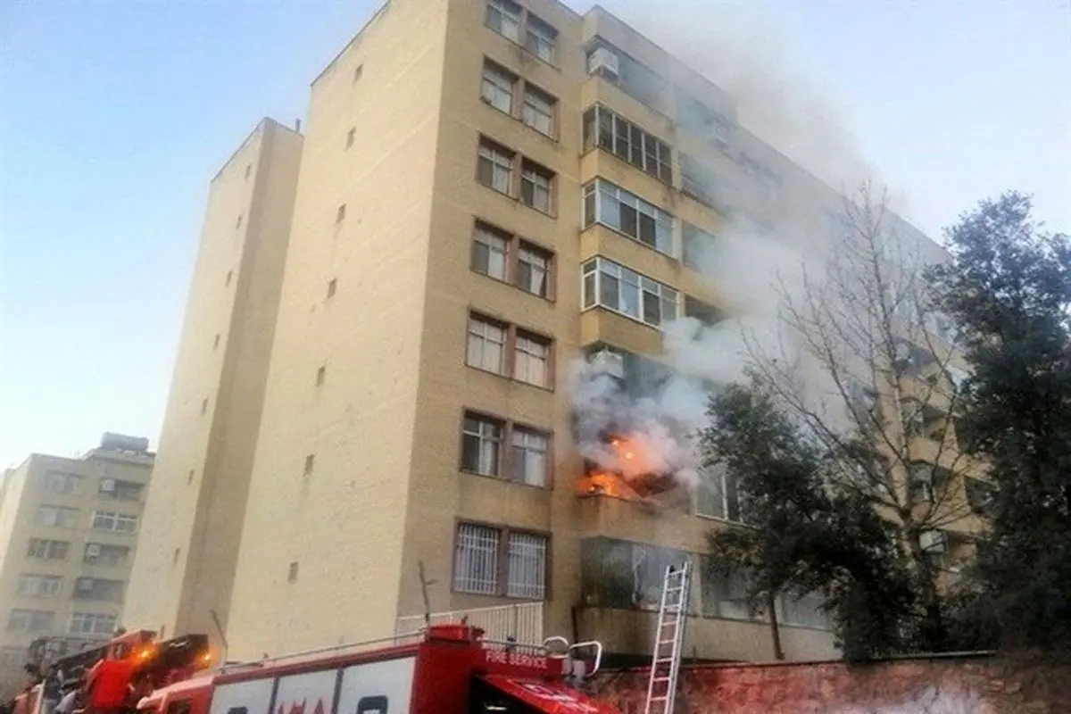 آتش‌سوزی ساختمان ۷ طبقه در شرق تهران + تصاویر