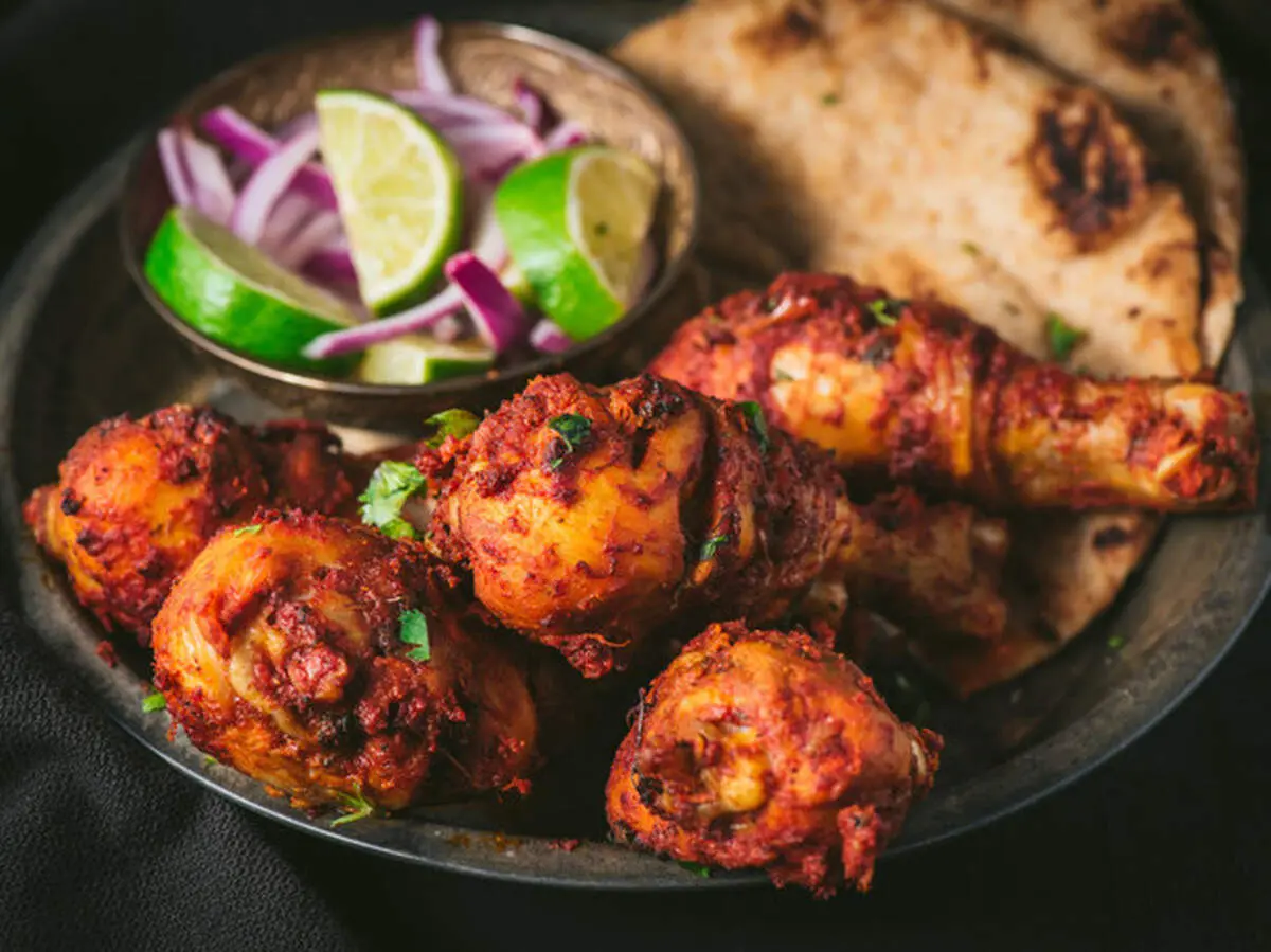 طرز تهیه مرغ تنوری هندی در تابه، فر، کبابی و ساندویچی