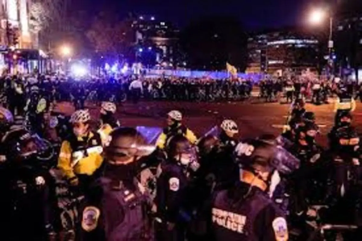 زیر گرفتن چندین معترض توسط پلیس واشنگتن!+فیلم