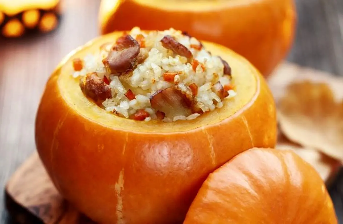 طرز تهیه کدو حلوایی شکم پر با مرغ + فیلم