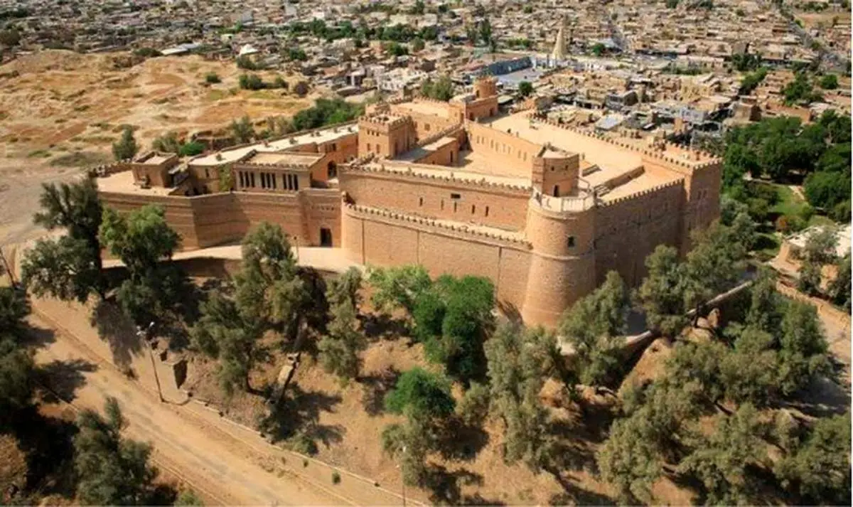 ﮐﺎخ آﭘﺎداﻧﺎ، ﺗﺎﻻر ﺳﺘﻮن دار ایران باستان + عکس