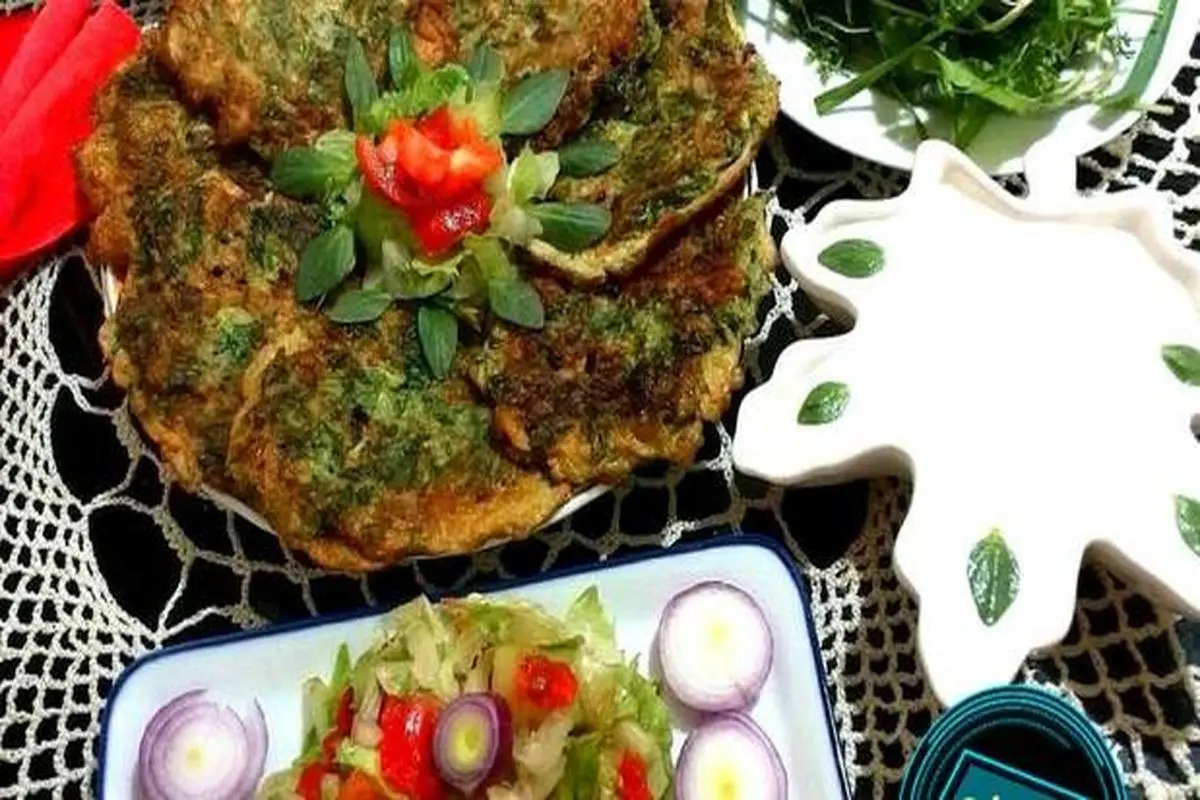 طرز تهیه کوکو کاهو با گردو و پیازچه