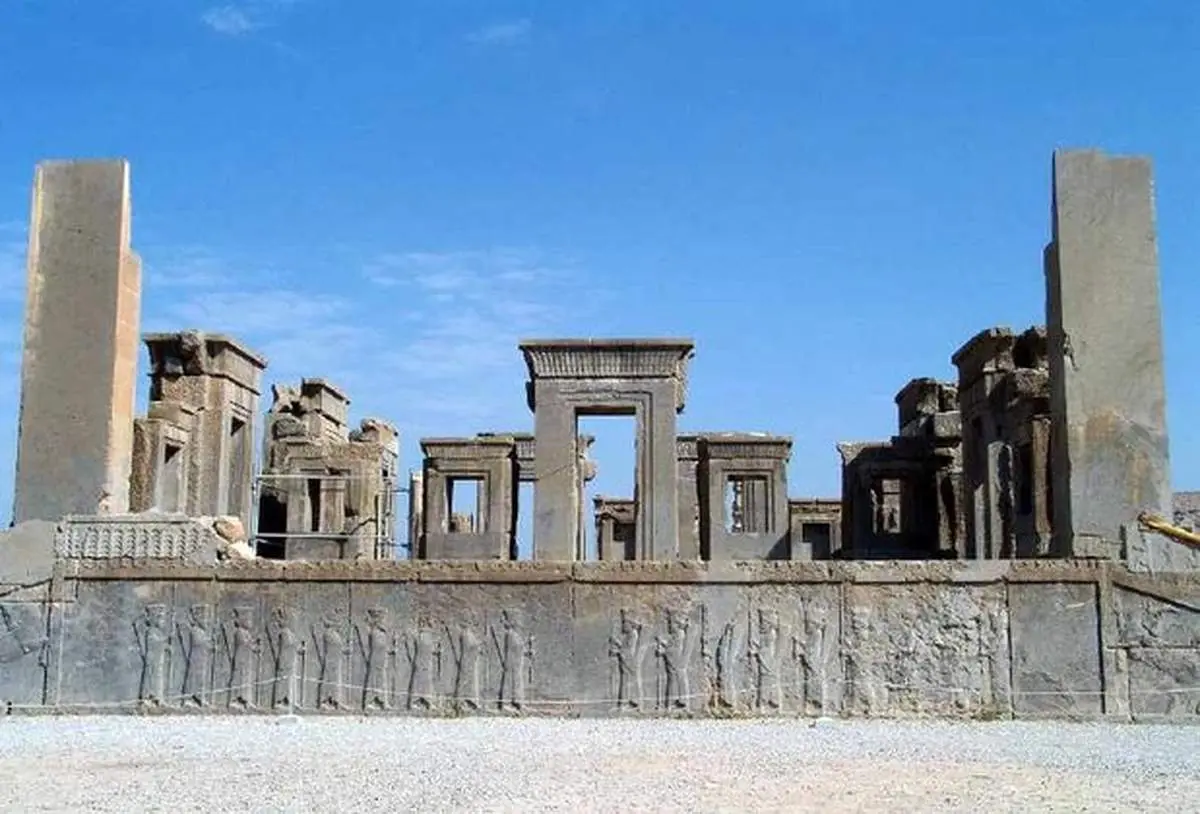 آشنایی با ﺗﺨﺖ ﺟﻤﺸﯿﺪ (ﭘﺎرﺳﻪ) + عکس