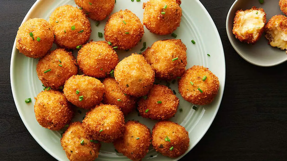 طرز تهیه توپک پوره سیب زمینی و پنیر + فیلم