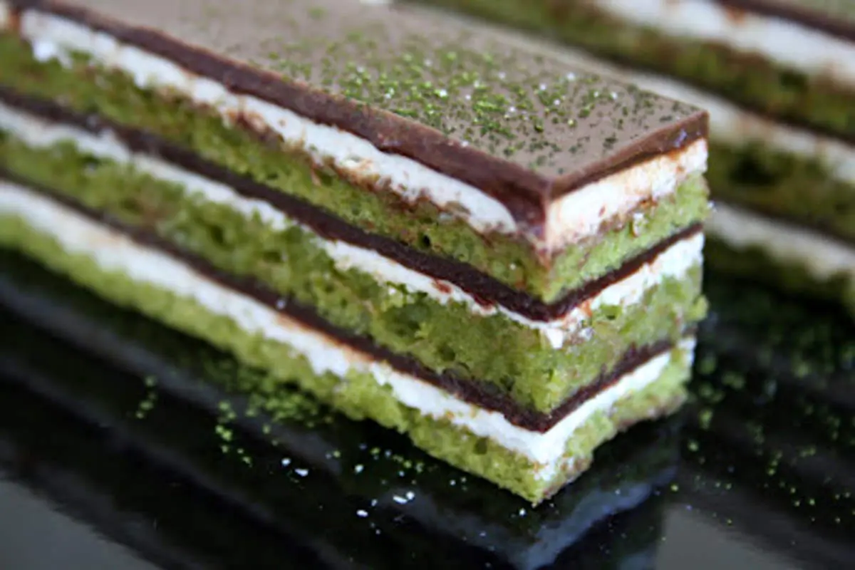 طرز تهیه کیک اپرای پسته
