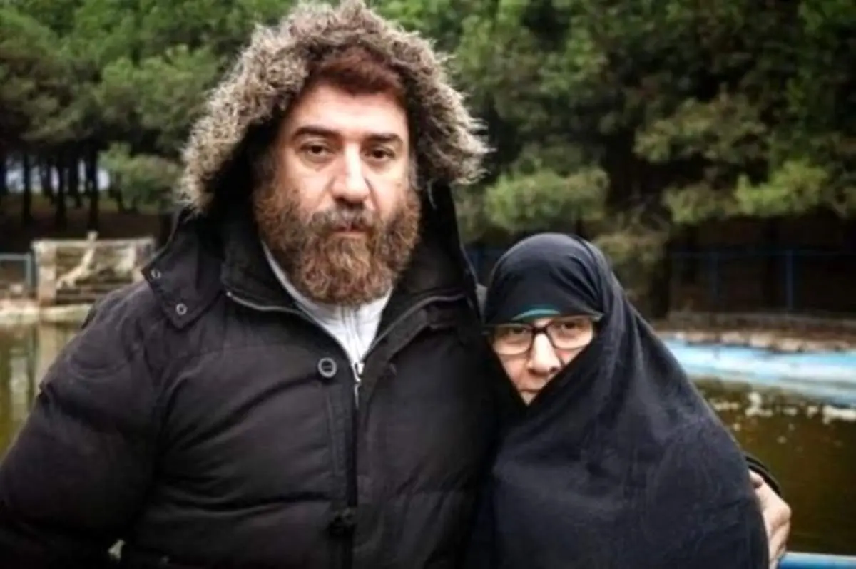 تصویری جالب از علی انصاریان و مادرش بر فراز آسمانها +عکس