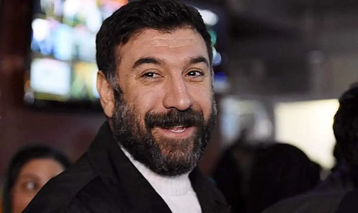 علی‌ انصاریان: اگر اتفاقی برای من بیفته، اگر به مو برسه، پاره نمیشه چون اون بالایی داره میبینه + فیلم