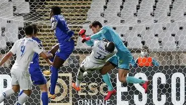 واکنش دروازه‌بان روسی به آسیب‌دیدگی شدید بازیکن پورتو