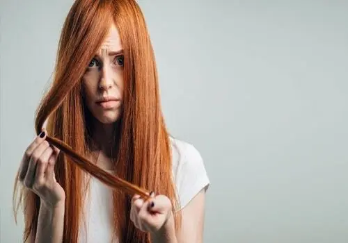 آیا رنگ و دکلره باعث سفید شدن موها می‌شود؟