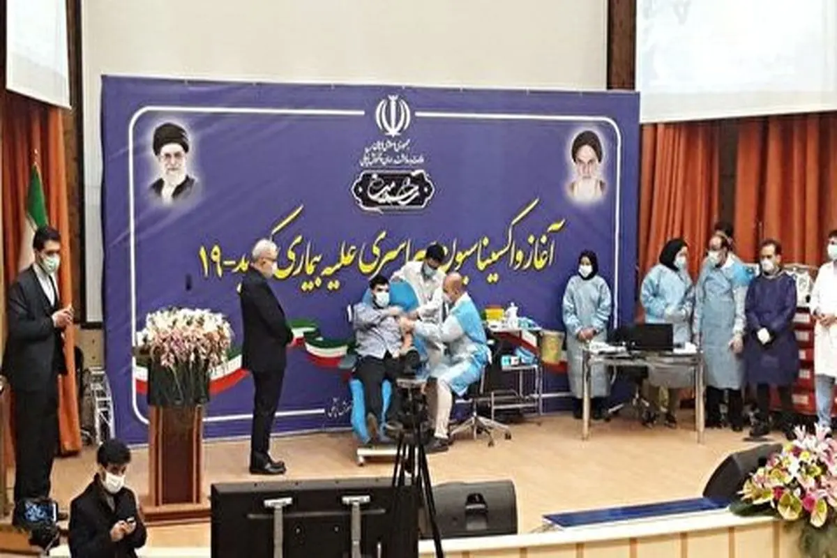 واکسیناسیون سراسری علیه کرونا در ایران بالاخره آغاز شد+ جزئیات و فیلم/ تزریق نخستین واکسن به فرزند وزیر بهداشت