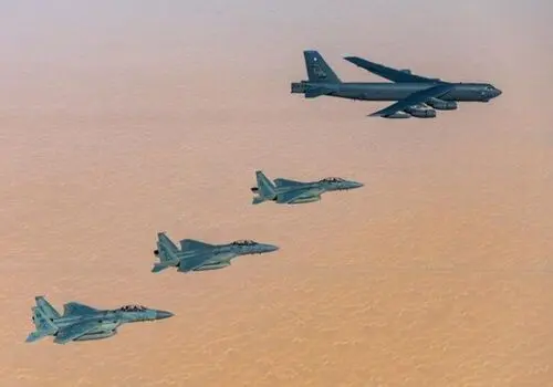 سوخت‎گیری هوایی بمب ‎افکن Tu-160M از سوخت‎رسان ایلوشین+ فیلم