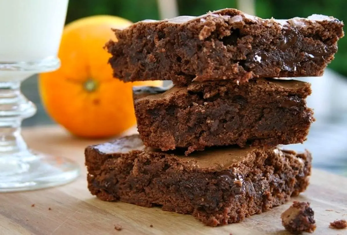 طرز تهیه کیک براونی پرتقال و بادام