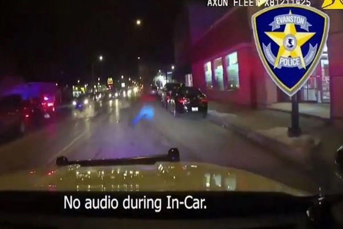 لحظه شلیک مرگبار پلیس به متهم فراری در شیکاگو +فیلم