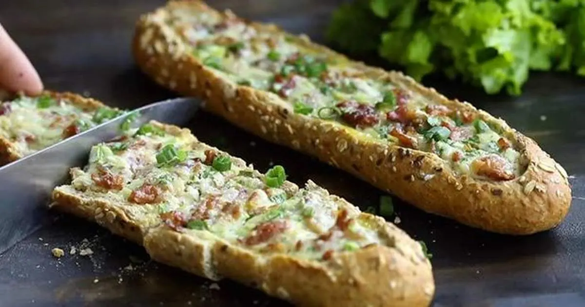 طرز تهیه باگت شکم پر تخم مرغ و سوسیس