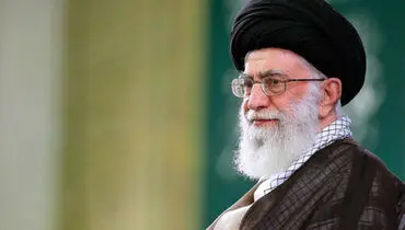 روایت رهبرانقلاب از حرکتی که در لحظه اعلام پیروزی انقلاب اسلامی در ۲۲ بهمن ۵۷ انجام دادند + فیلم