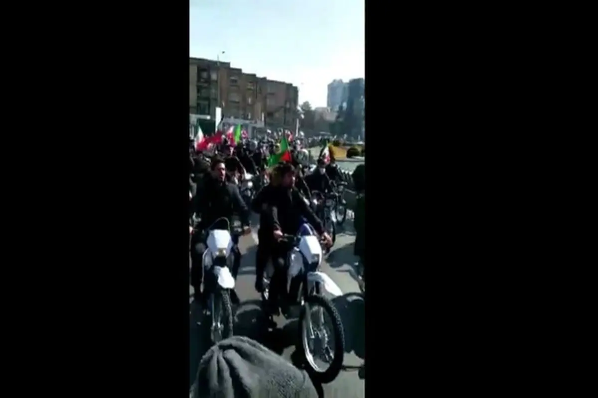 توهین علنی به روحانی در راهپیمایی ۲۲بهمن در اصفهان +فیلم