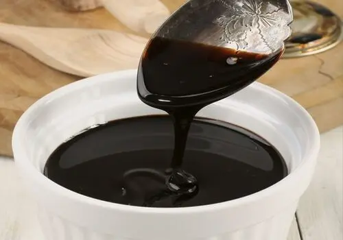 طرز تهیه خوشمزه ترین دسر یخچالی با شیره انگور و گردو+ فیلم