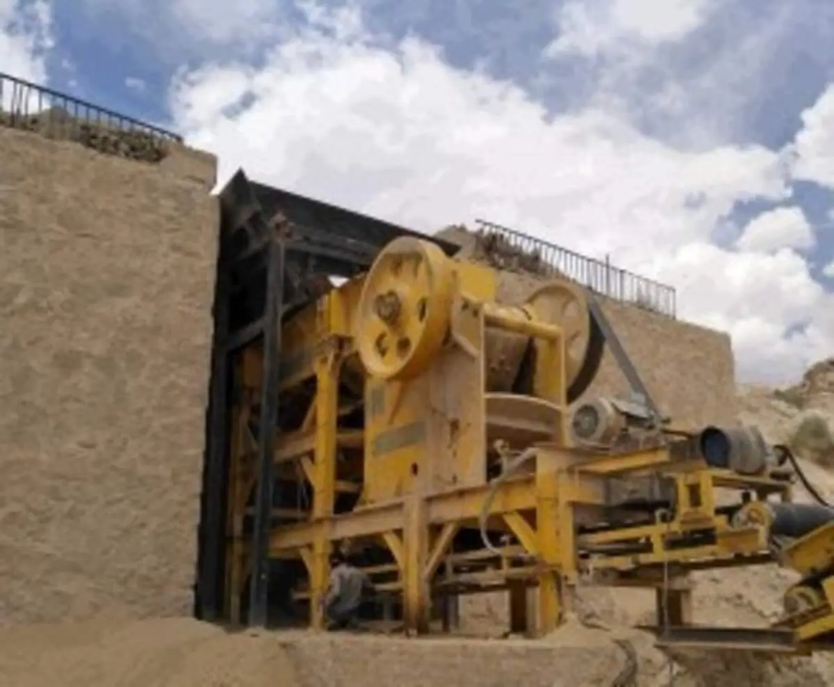 سقوط یک کارگر به داخل دستگاه سنگ‌شکن