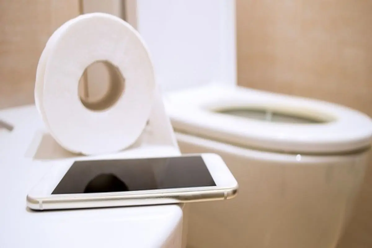 چرا نباید تلفن همراه را با خود به دستشویی ببریم؟