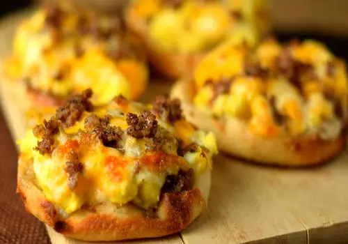 طرز تهیه پیتزا لقمه فوری و خوشمزه
