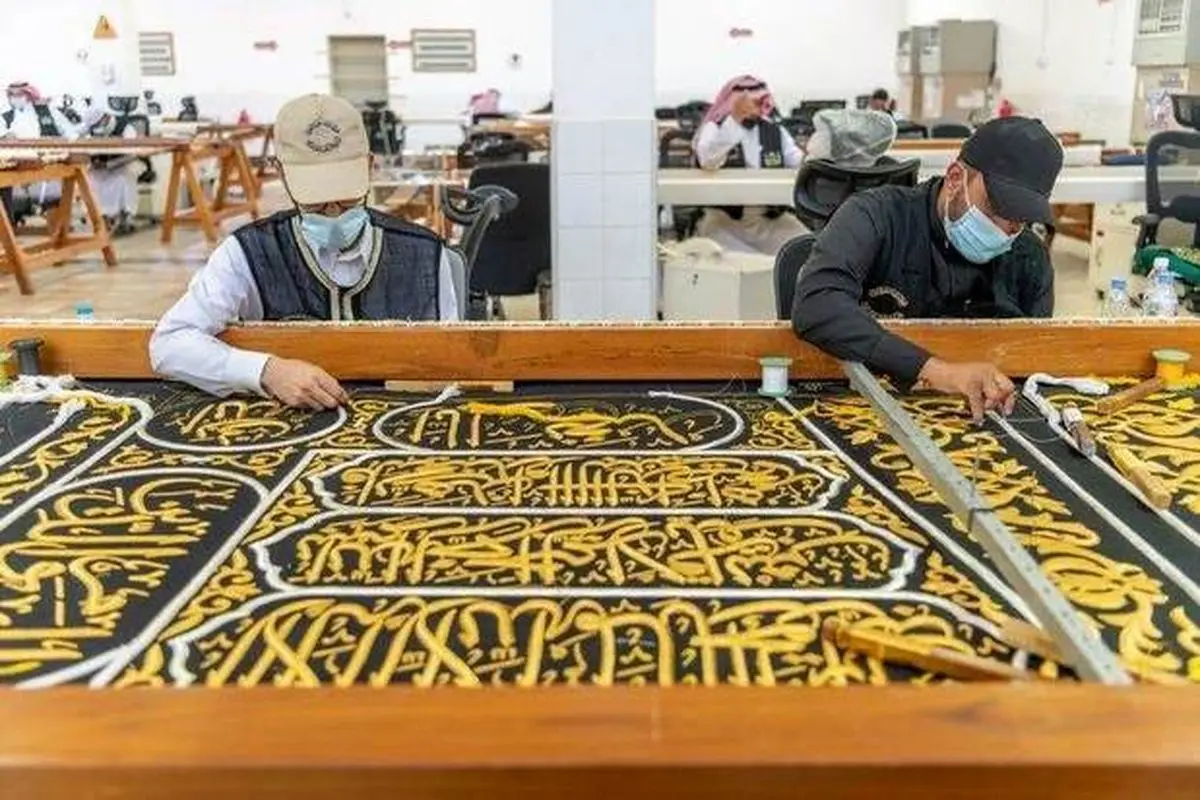 چادر کعبه گرانترین پوشش پارچهای در تاریخ مکه مکرمه+عکس