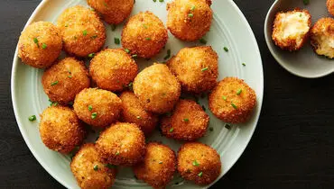 طرز تهیه توپک سیب زمینی و پنیر سوخاری + فیلم