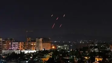 مقابله پدافند هوایی سوریه با حمله رژیم صهیونیستی + فیلم