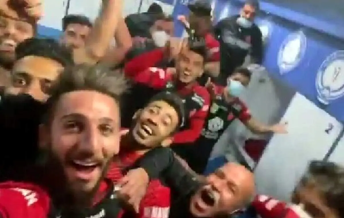 شادی پرسپولیسیها در رختکن پس از قهرمانی نیم فصل + فیلم