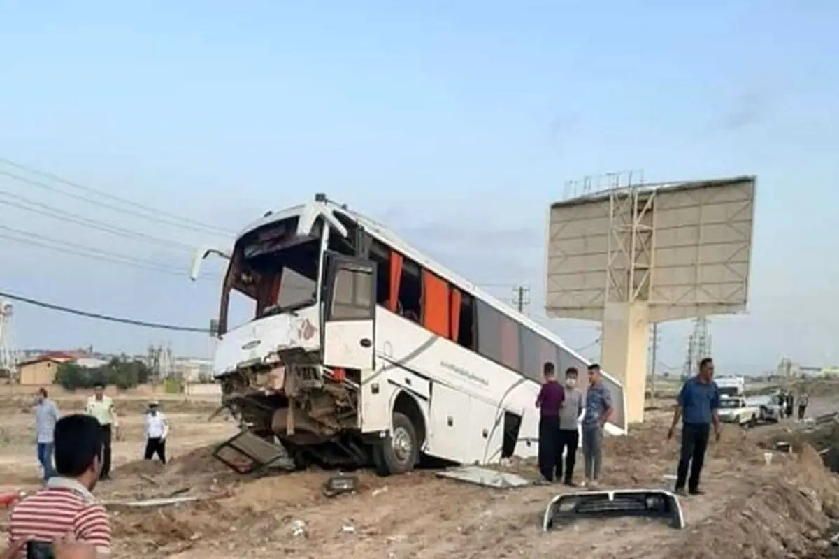 برخورد اتوبوس با تریلر در سبزوار ۱۷ مصدوم برجای گذاشت