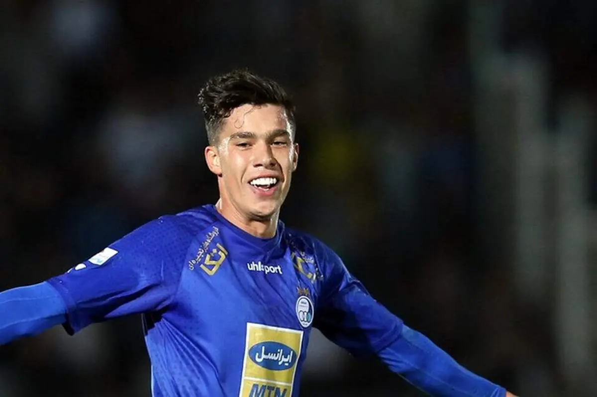 مهاجم استقلال اخراج شد