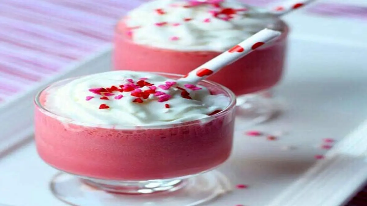 طرز تهیه میلک شیک قرمز مخملی