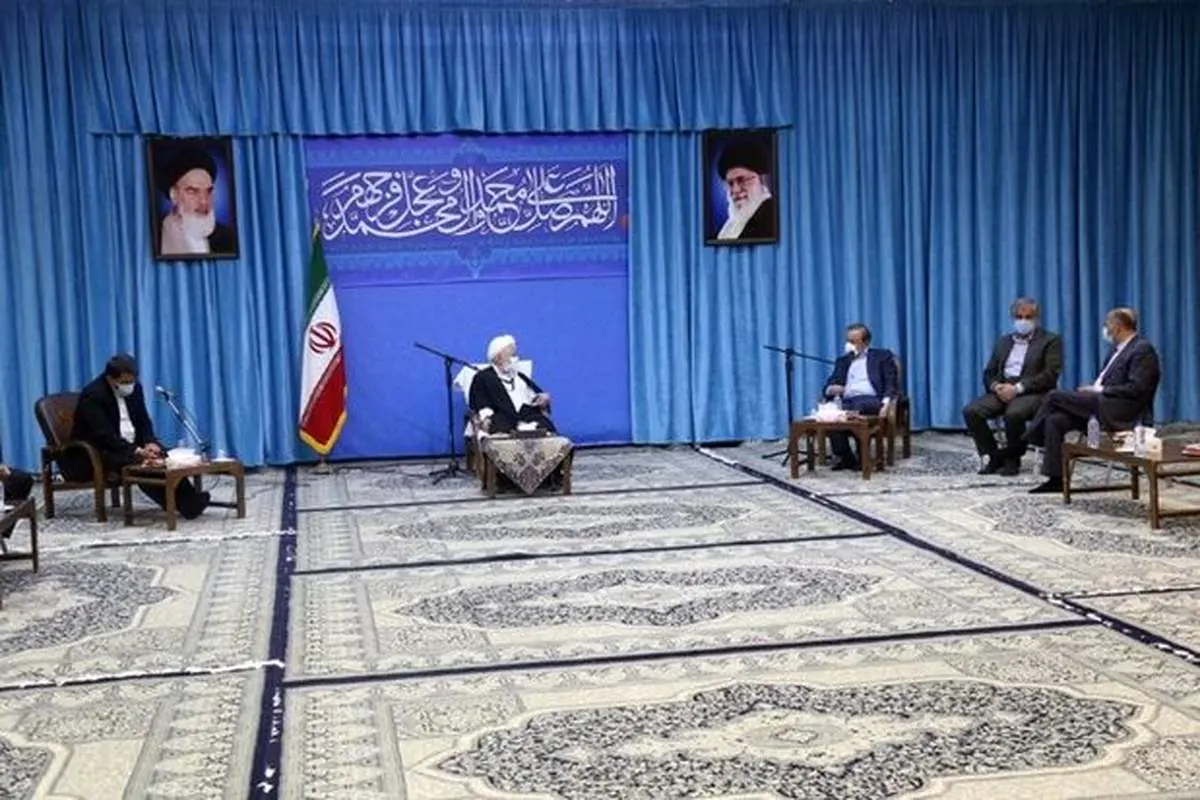 رزم حسینی: تداوم محدودیت واردات ۲۵۰۰ کالا با وجود لغو تحریمها