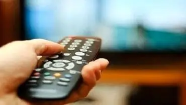 اخراج گوینده خبر به دلیل آرایش کردن روی آنتن زنده