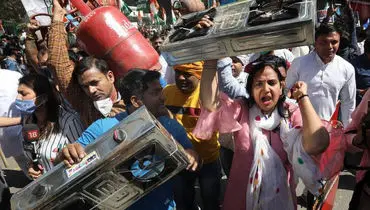 تظاهرات هندی‌ها با اجاق گاز! + عکس