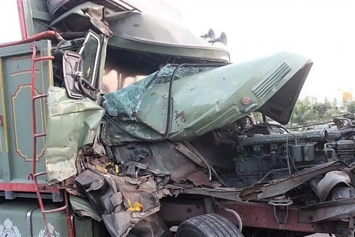 تصادف مرگبار و خونین اتوبوس با کامیون در رودان+فیلم