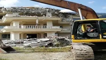 آغاز تخریب ۶ ساختمان غیرقانونی متهم ردیف دوم پرونده اکبر طبری در کلاک